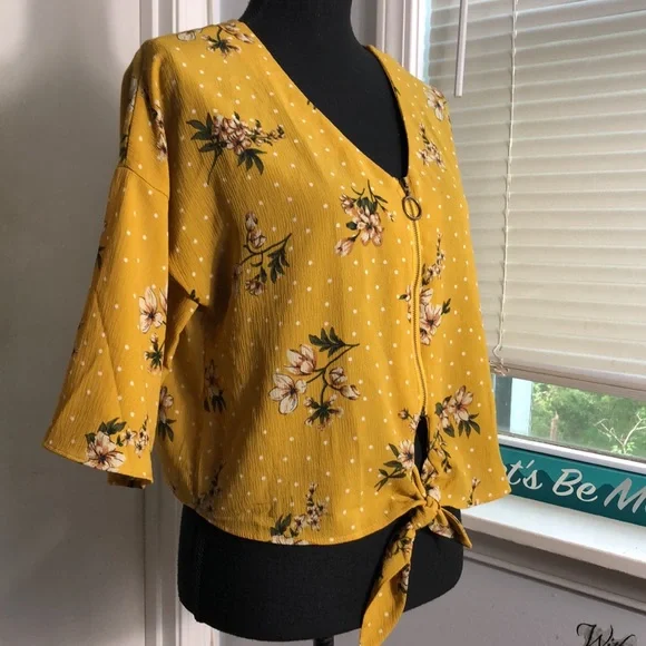 Mine Floral Zip Front Hem Tie Top Size L - Picture 2 of 5